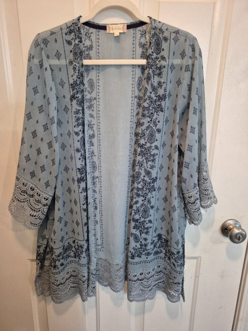 Altar'd States Kimono; Size Large; Excellent Preowned Condition; Lace Trim
